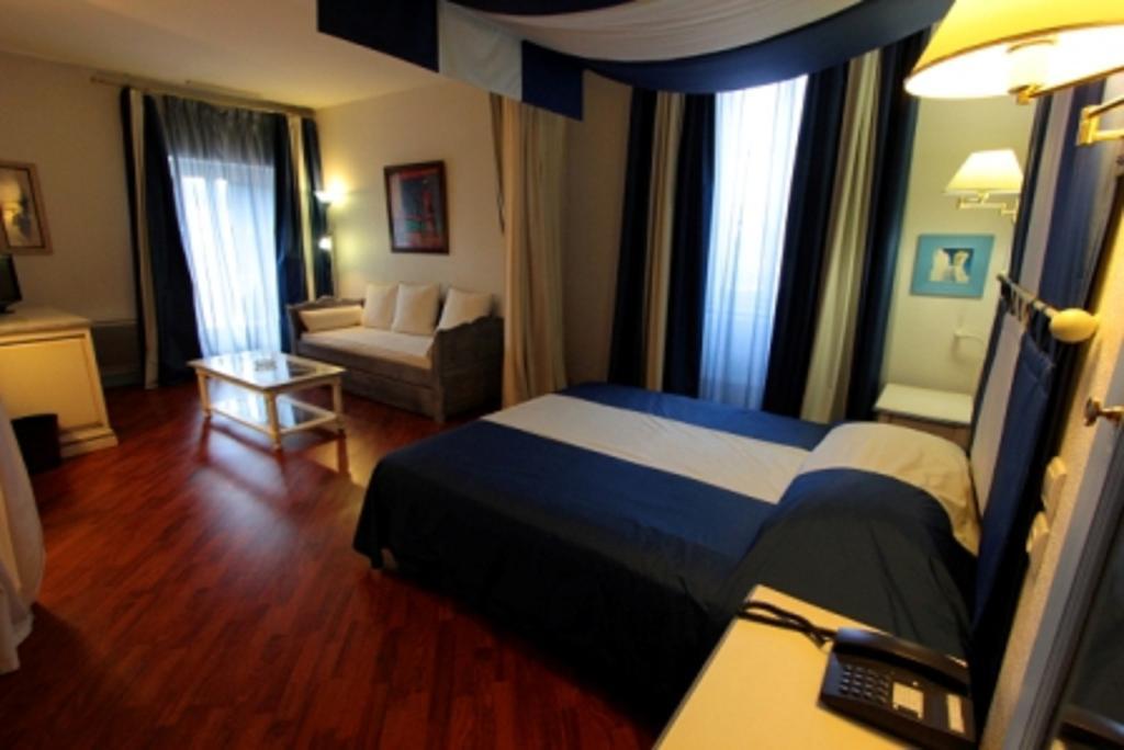Hotel Moderne Et Pigeon Limoux Værelse billede